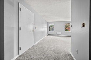 30 Long St, Unit 20 B4 in New Britain, CT - Building Photo