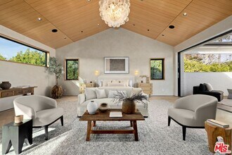 115 S Rockingham Ave in Los Angeles, CA - Building Photo - Building Photo