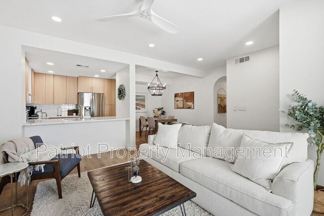 property at 9708-9708 E Vía Linda