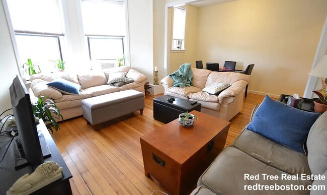 1950 Beacon St, Unit 1