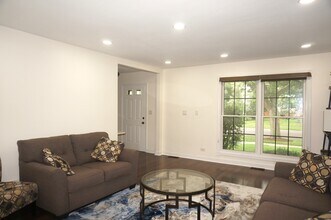 1851 Longboat Dr in Elk Grove Village, IL - Building Photo - Building Photo