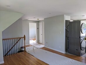 107 3rd St, Unit 2nd Floor in Ridgefield Park, NJ - Foto de edificio - Building Photo