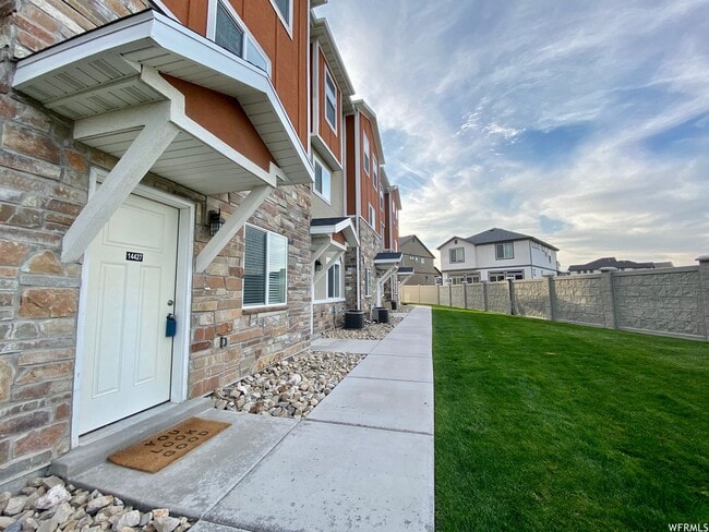 14427 S Abbey Bend Ln in Herriman, UT - Building Photo - Building Photo