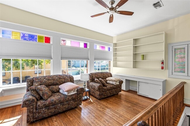 property at 2927 Bernardo De Galvez Ave