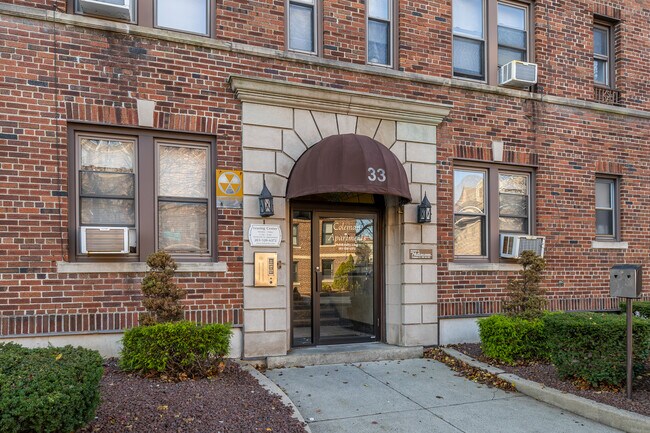 Coleman Apartments in Bridgeport, CT - Foto de edificio - Building Photo