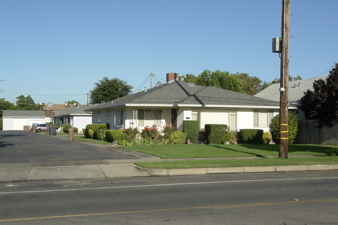 1111-1115 S Central Ave in Lodi, CA - Building Photo