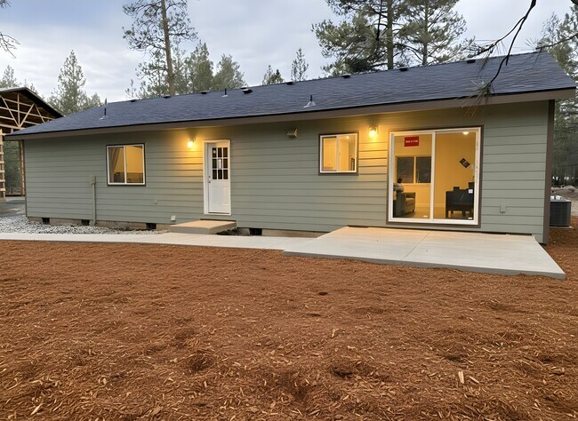 14818 Bluegrass Loop in Sisters, OR - Building Photo - Building Photo