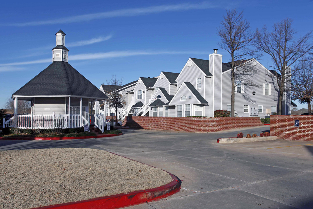 Cape Cod Apartment Condominiums in Oklahoma City, OK - Building Photo