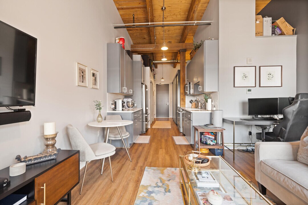 50 Melcher St, Unit 505 in Boston, MA - Building Photo