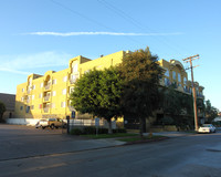 Carlyle Court in North Hollywood, CA - Foto de edificio - Building Photo