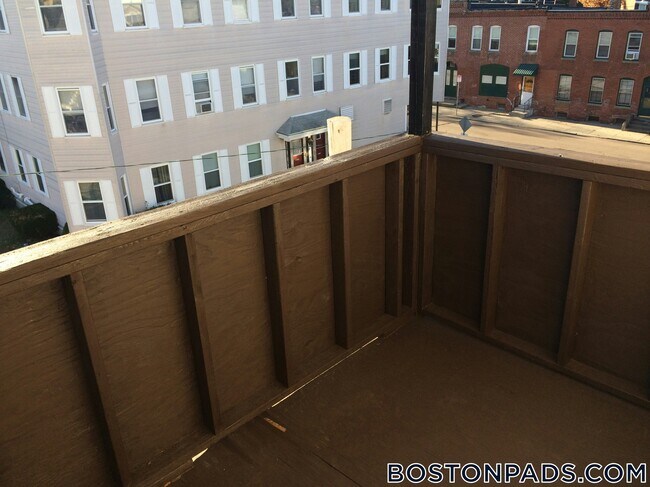 21-23 Weitz St., Unit 2 in Boston, MA - Building Photo - Building Photo