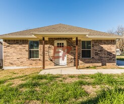 3200 N 17th St in Waco, TX - Building Photo