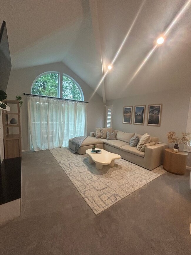 2090 Stonefield Ln in Santa Rosa, CA - Building Photo - Building Photo