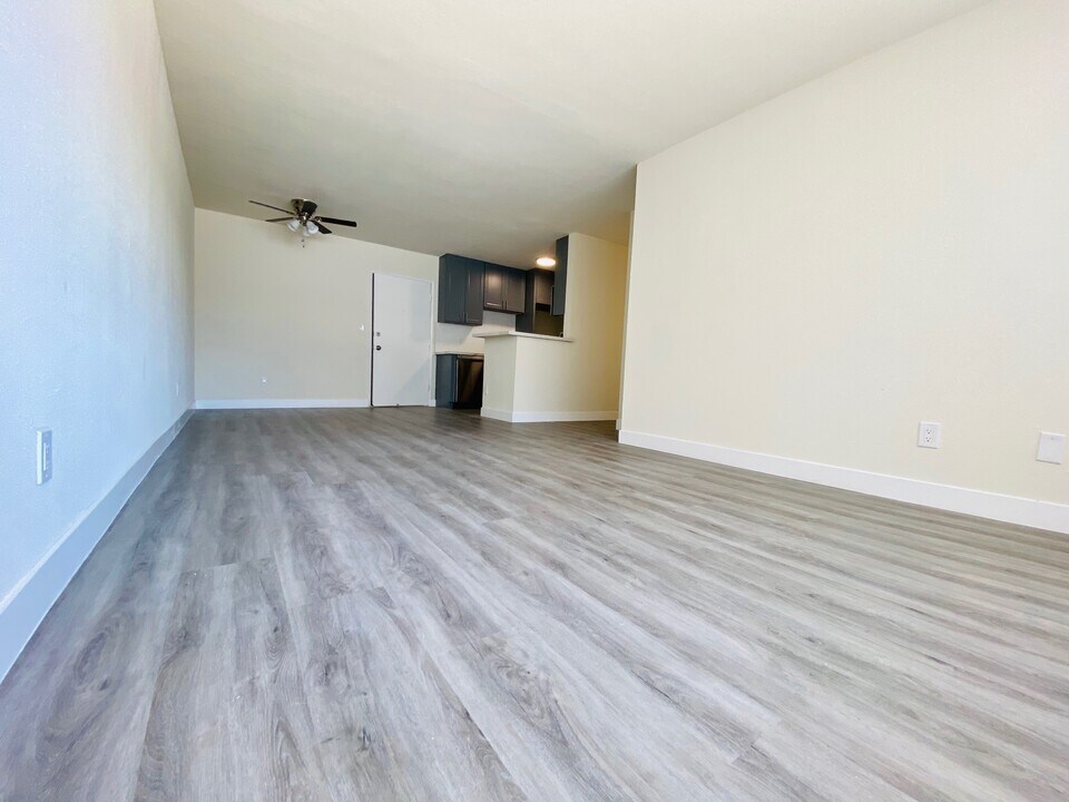 6943 Hazeltine Ave in Los Angeles, CA - Building Photo