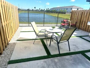 437 NW 13th St in Homestead, FL - Foto de edificio - Building Photo