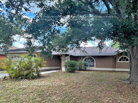 619 SE 18th St in Cape Coral, FL - Building Photo