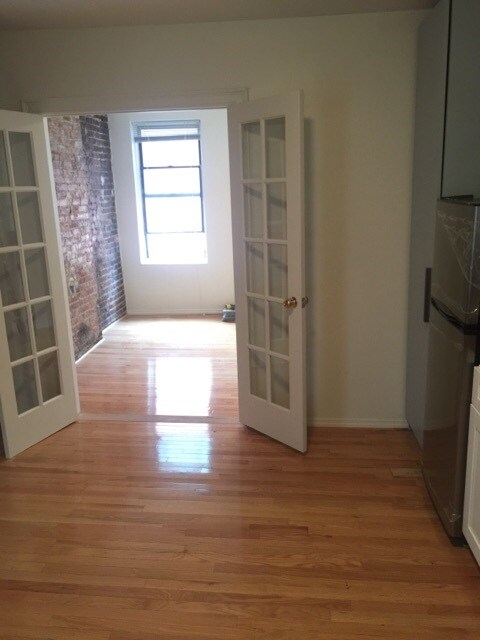 531 W 48th St in New York, NY - Building Photo