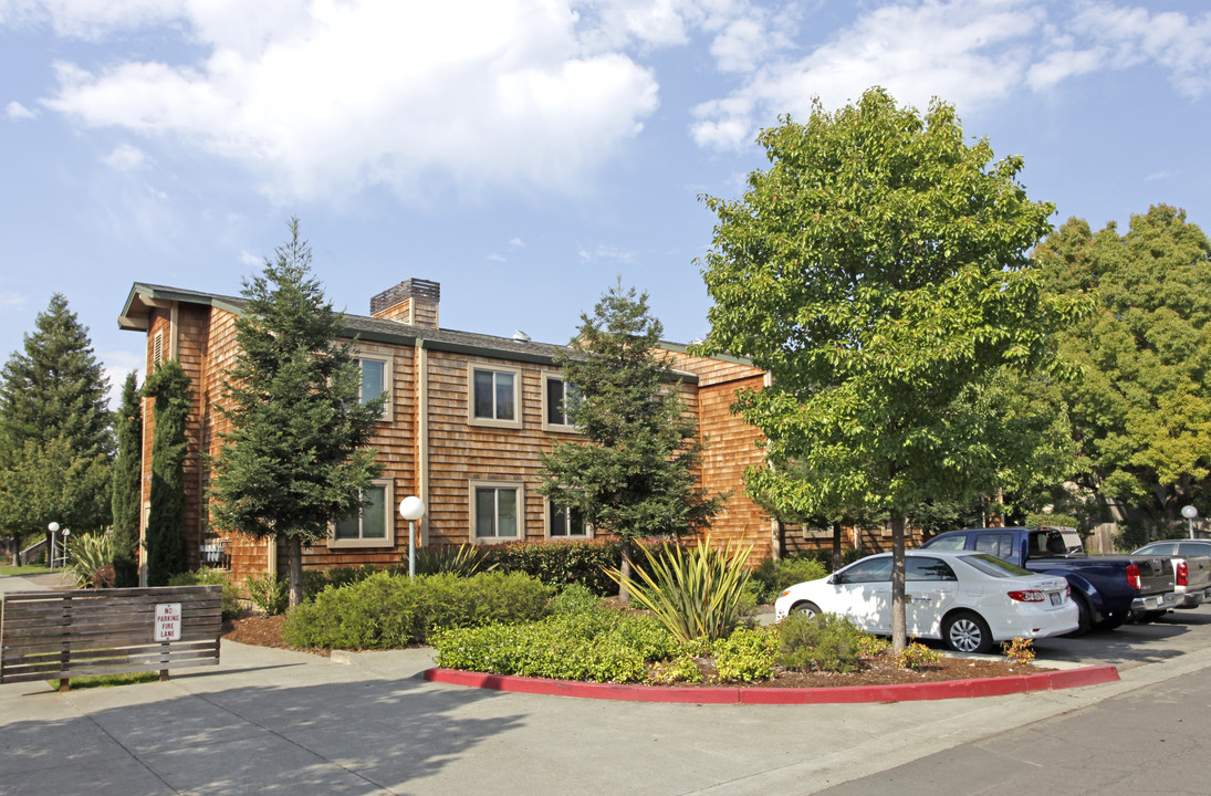 Meadowrock Apartments in Santa Rosa, CA - Building Photo