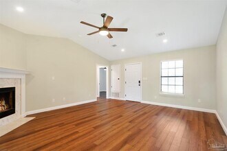 323 Twisted Oak Dr in Gonzalez, FL - Building Photo - Building Photo