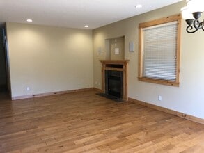 4050 Evergreen Ave in Depoe Bay, OR - Building Photo - Building Photo