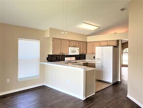1453 Mohrlake Dr in Brandon, FL - Building Photo - Building Photo