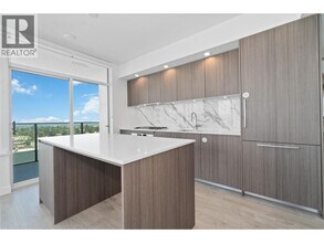 6463 Silver Ave in Burnaby, BC - Building Photo - Building Photo