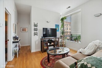 1310 W 18th St in Chicago, IL - Building Photo - Building Photo