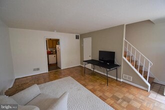 108 E Rosemont Ave in Alexandria, VA - Building Photo - Building Photo