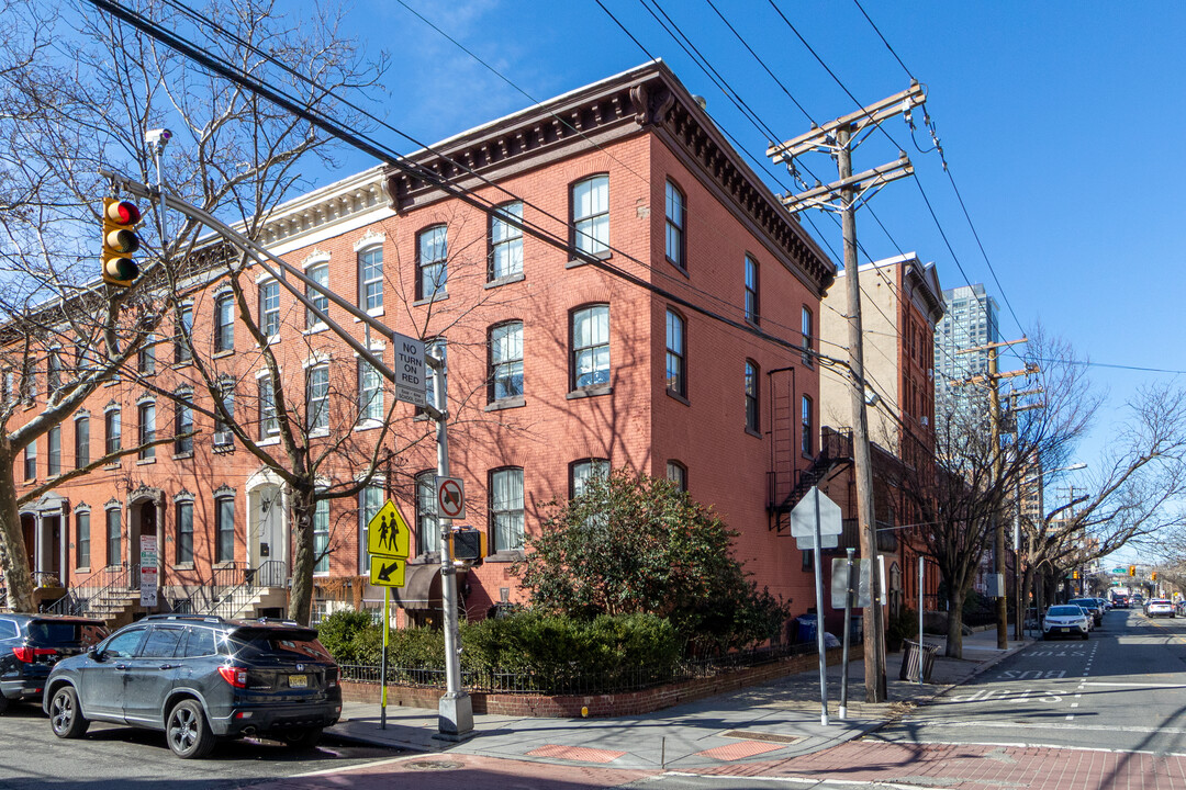 231 Warren St in Jersey City, NJ - Building Photo