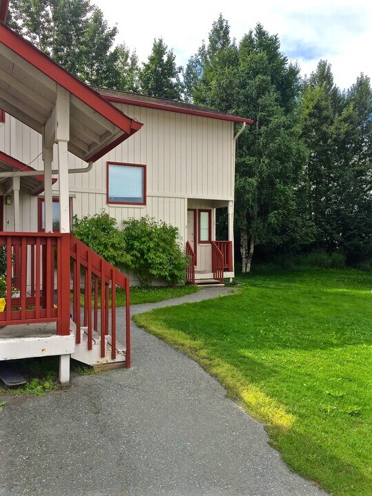 1940 Marthas Vineyard Cir in Anchorage, AK - Building Photo