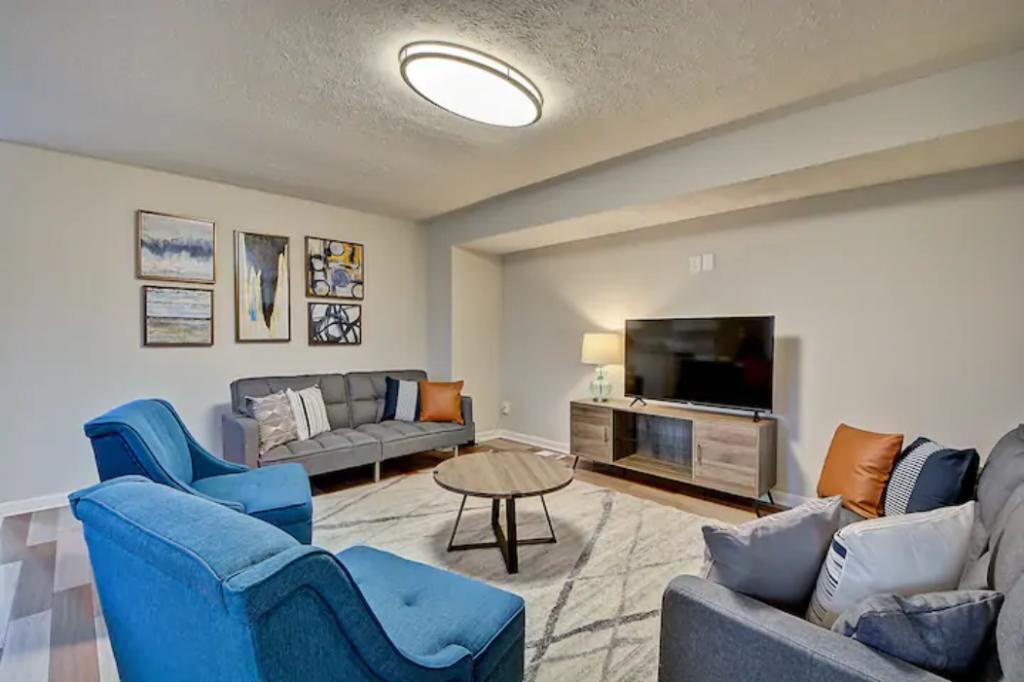 2452 Carrollton Ave in Indianapolis, IN - Foto de edificio