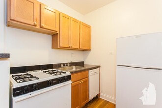 837 W Wolfram St in Chicago, IL - Building Photo - Building Photo