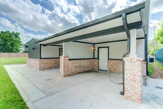 2127 Maximilian St in Houston, TX - Building Photo - Building Photo