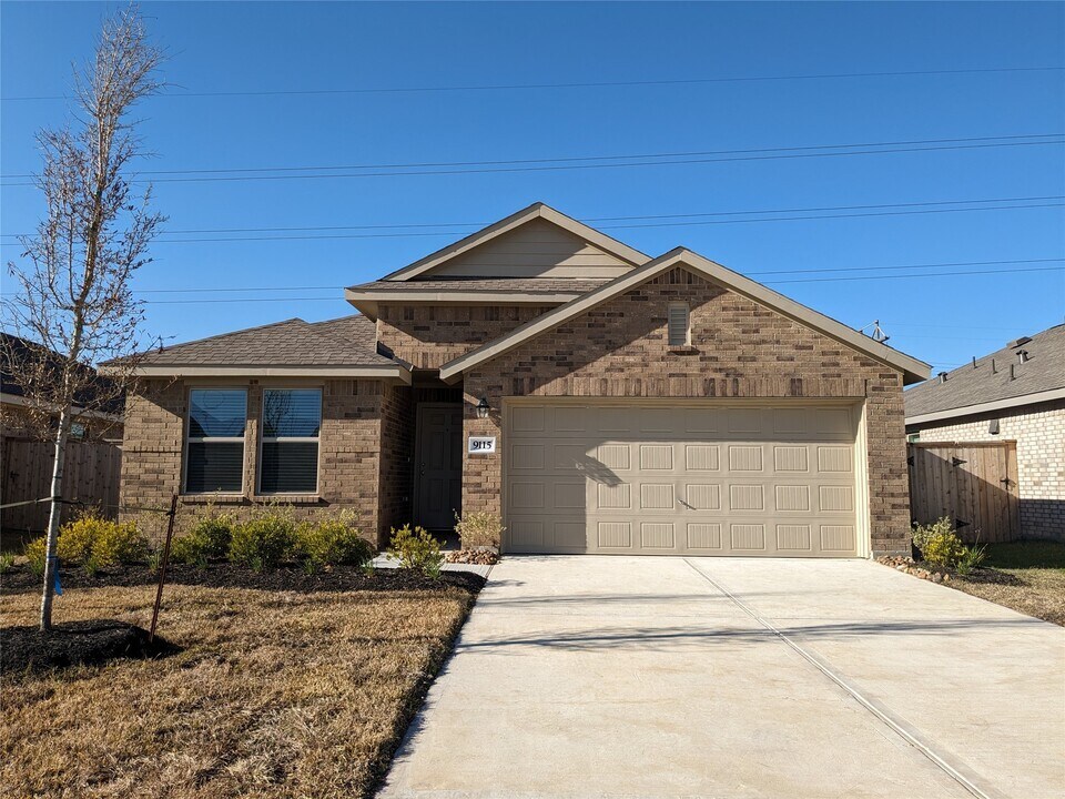 9115 Redwood Br Dr in Baytown, TX - Building Photo