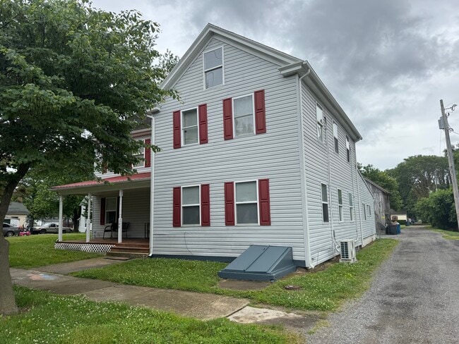 106 W Railroad Ave, Unit 2B