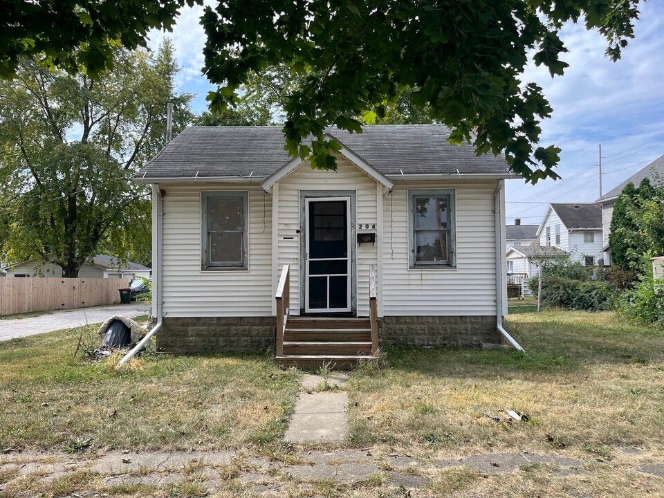204 E Orleans St in Paxton, IL - Building Photo