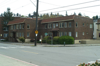 Shoremont Apartments in Seattle, WA - Building Photo - Building Photo