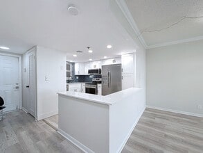 3150 W Rolling Hills Cir in Davie, FL - Building Photo - Building Photo