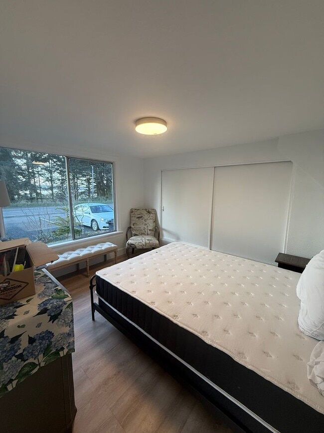 92322 Cape Arago Hwy in Coos Bay, OR - Building Photo - Building Photo