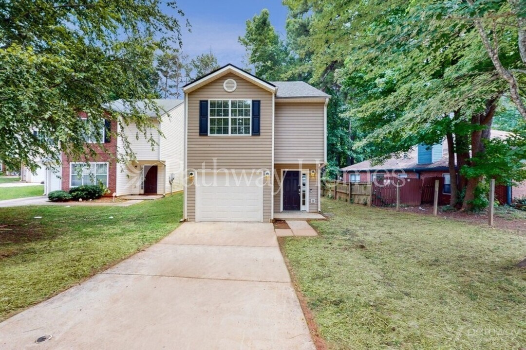 1125 Brookstone Rd in Atlanta, GA - Building Photo