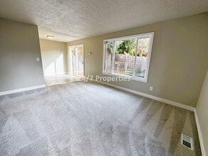 1509 Jq Adams St in Oregon City, OR - Building Photo - Building Photo