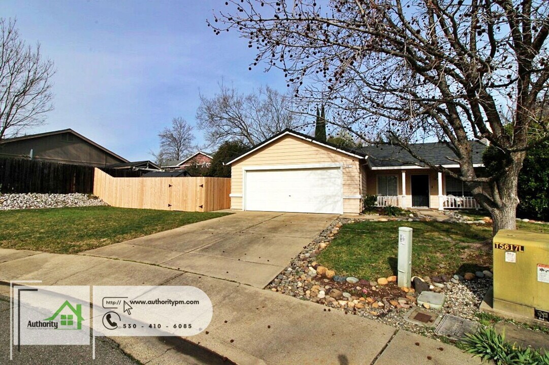 752 Lotus Ct in Redding, CA - Building Photo