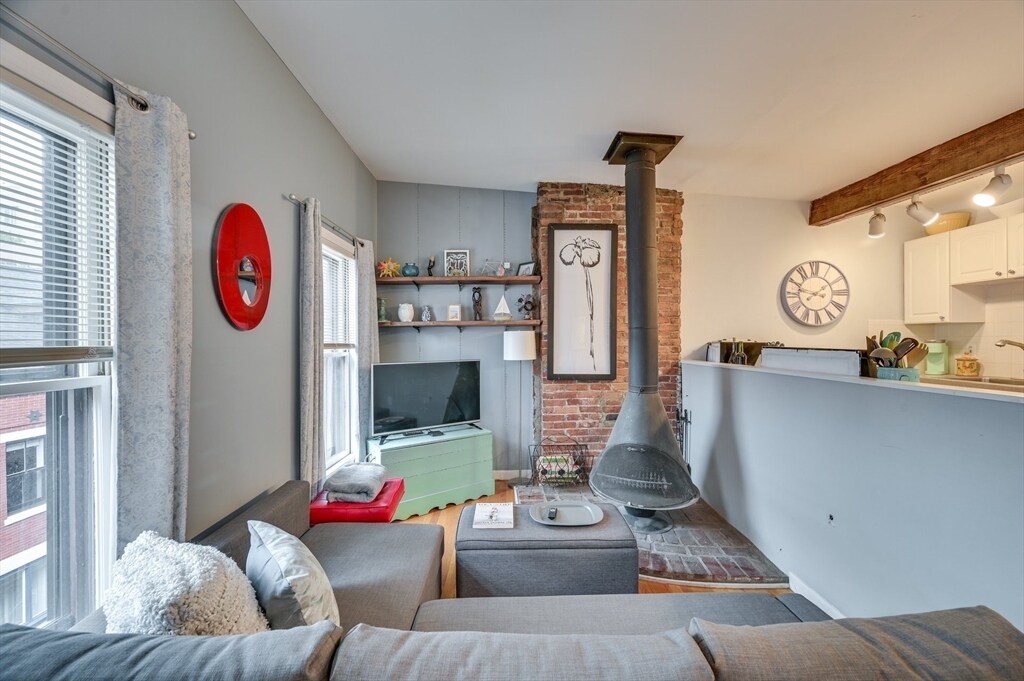 24 Bradford St in Boston, MA - Building Photo