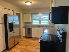 3130 Oakwood Rd in Hartland, WI - Building Photo - Building Photo