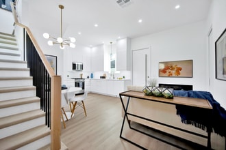 2352 E Poppy St in Long Beach, CA - Building Photo - Building Photo