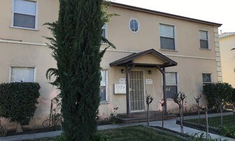 11654 Chandler Blvd in Valley Village, CA - Building Photo