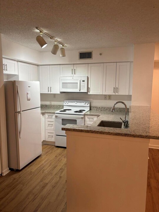 7808 Sonoma Springs Cir, Unit 106 in Greenacres, FL - Building Photo
