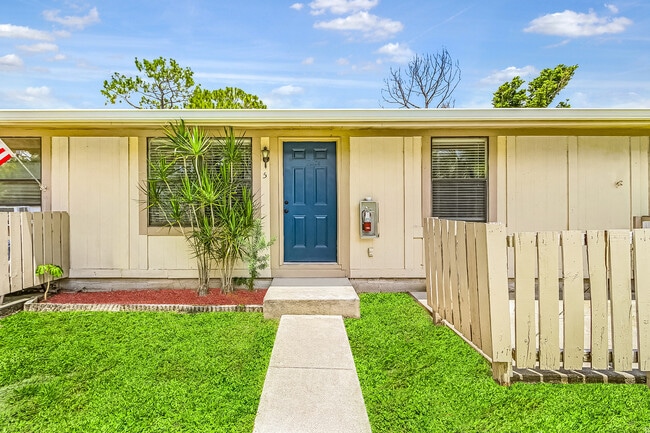 The Cottages @ Stillwater in Ft. Myers, FL - Foto de edificio - Building Photo