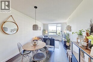 5515 Boundary Rd in Vancouver, BC - Building Photo