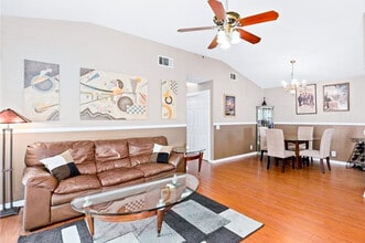 8060 E Goldenrod Ln in Anaheim, CA - Building Photo - Building Photo